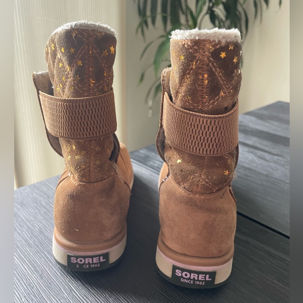 Sorel Rylee Waterproof, Winter Boot, elk brown suede with gold metallic stars.